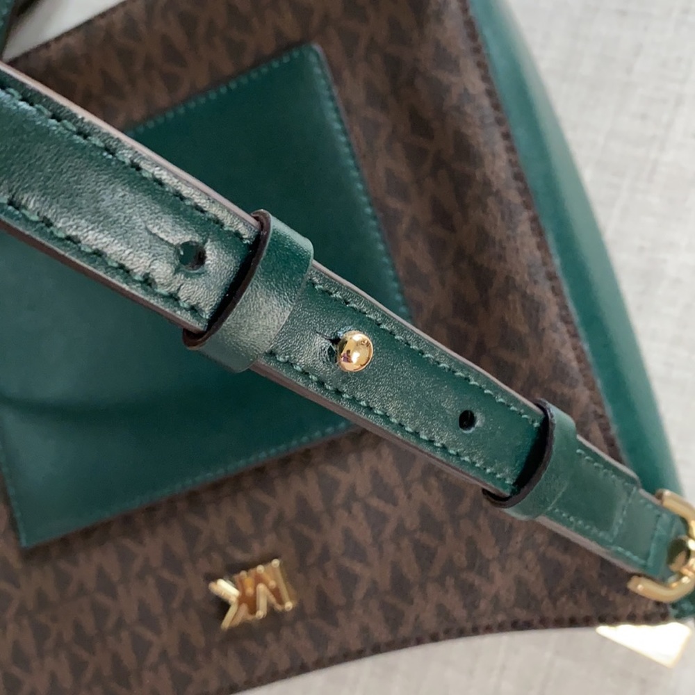 Michael Kors Gloria Pocket Crossbody - Picture 6 of 13